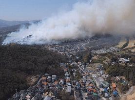 Forest fire breaks out on mountain in Hyogo Pref.